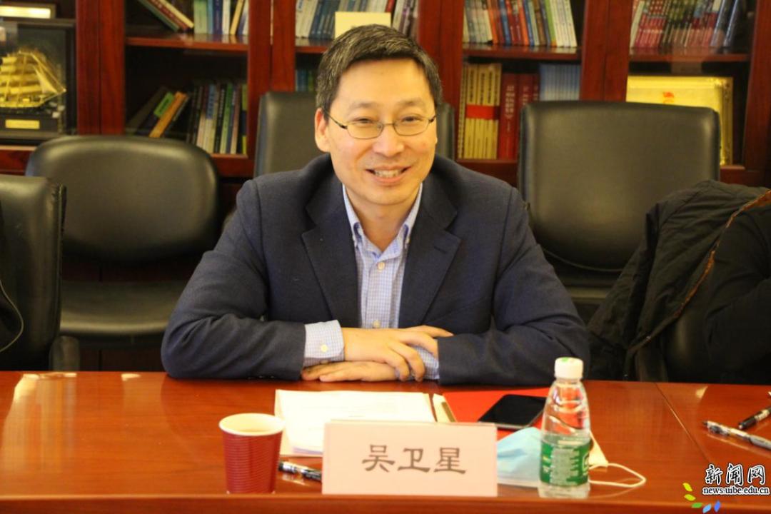 棣栭兘缁忔祹璐告槗澶у鏍￠暱琛屾斂绾у埆,棣栭兘瀵瑰缁忔祹璐告槗澶у鏍￠暱