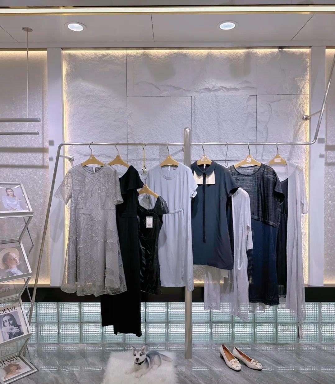 Maixia·露玛莉先2023夏品牌折扣女装桑蚕丝连衣裙上衣T恤裤裙穿搭