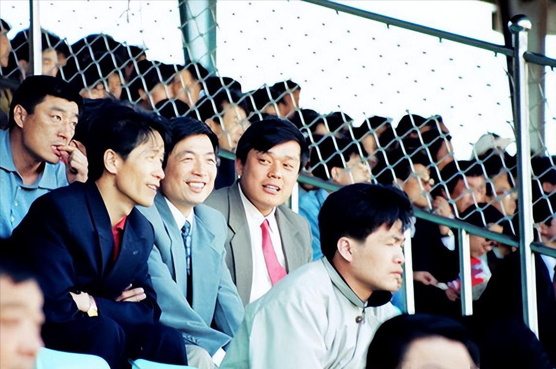 表兄的国足国车情怀：国足在家看世界杯，但国车极氪X却走出世界