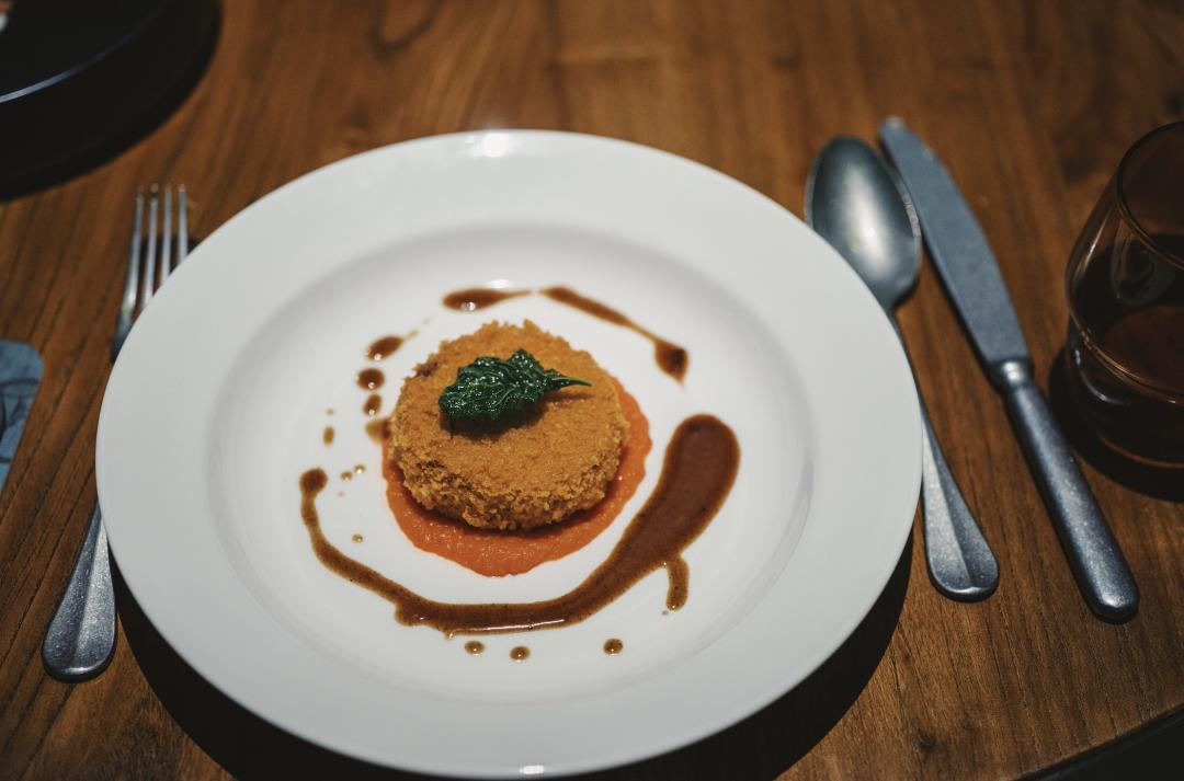 三亚沙滩和碧海蓝天,三亚有清澈的海水和美丽的沙滩