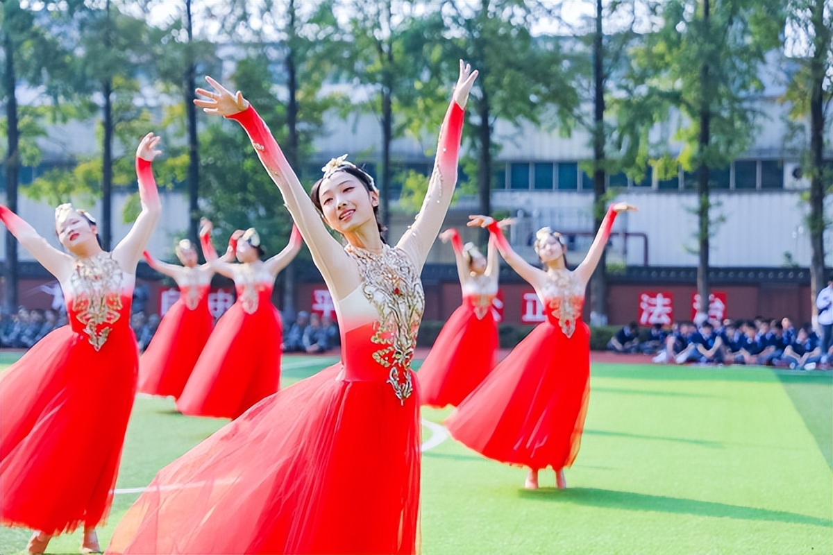 全力以赴青春精彩,全力以赴春天的梦想