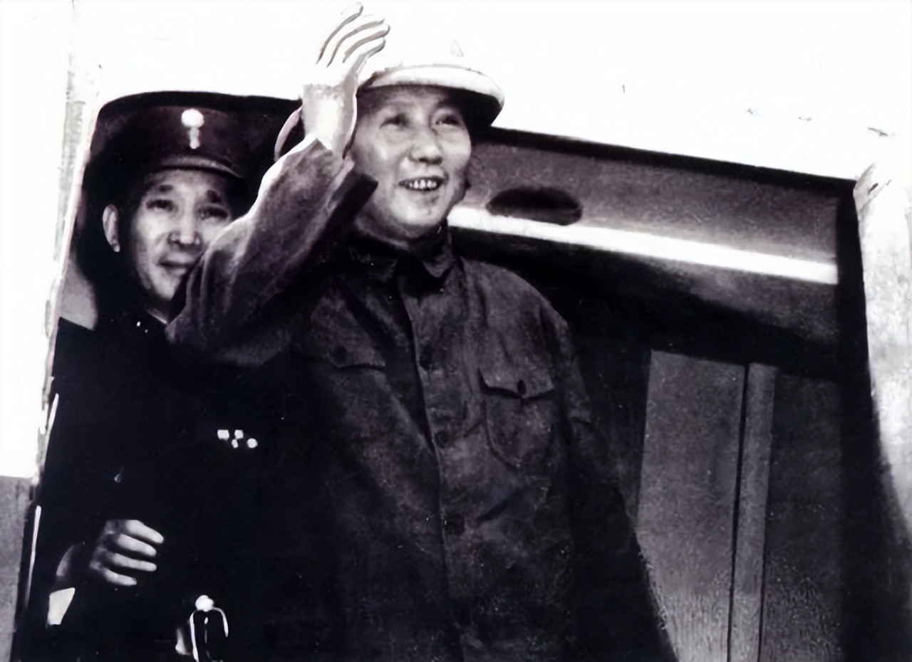 1945年重庆谈判，毛主席全身而退，阴谋落空的蒋介石后招是什么