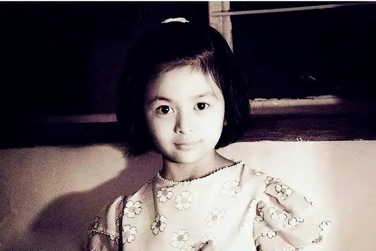 59岁关之琳罕见现身,55岁的关之琳难掩时光痕迹