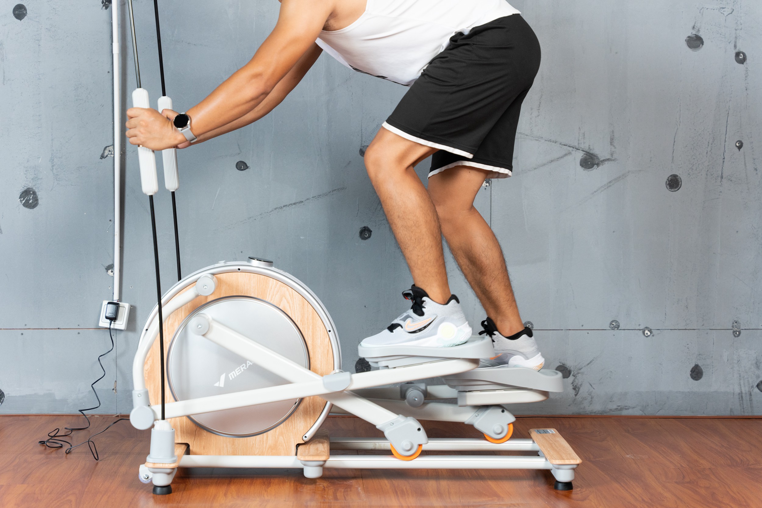 广西赵又廷告诉你：这种“前驱后翘”椭圆机，真是太刺激了