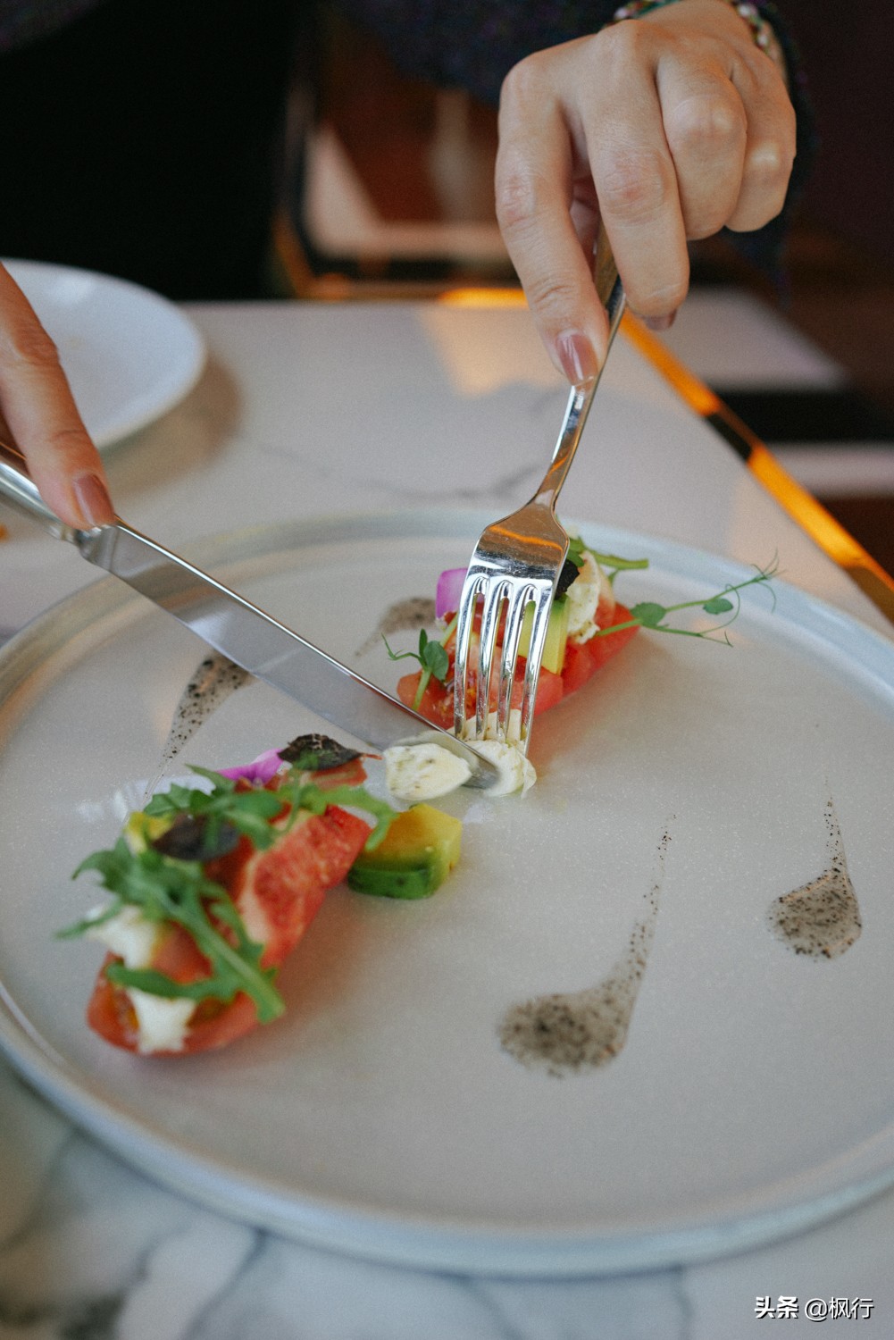 鏂囧崕涓滄柟閰掑簵娉曢,鏂囧崕涓滄柟閰掑簵鏃ュ紡椁愬巺