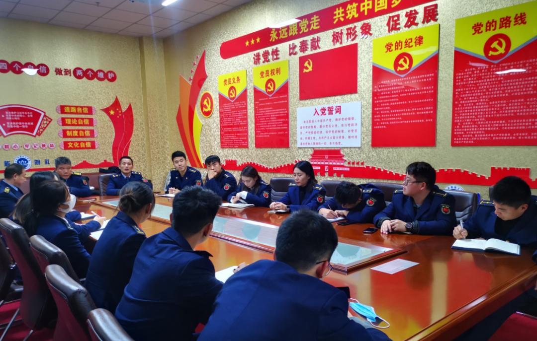 石相击而生灵光水相荡而成涟漪,水相荡而生涟漪石相击而生灵光