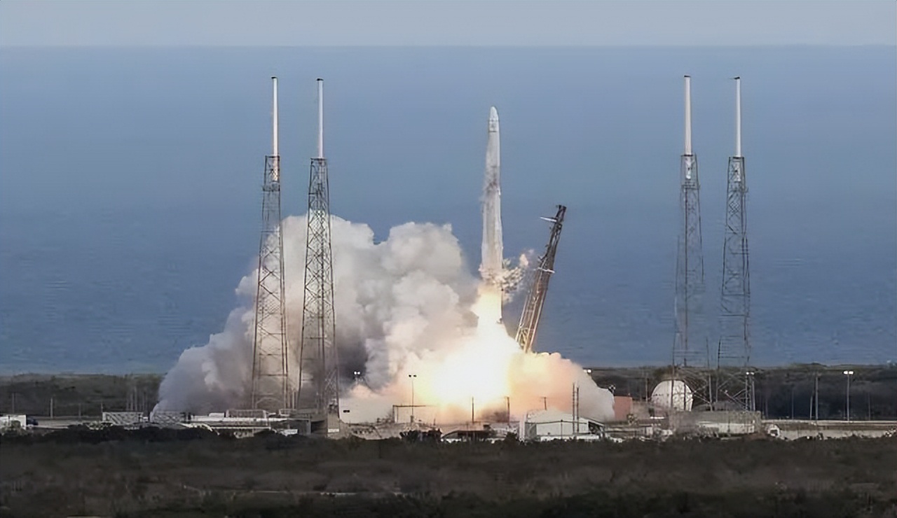 终于轮到美国求我们，中国不卖全球都得缺货，美：头一次受窝囊气