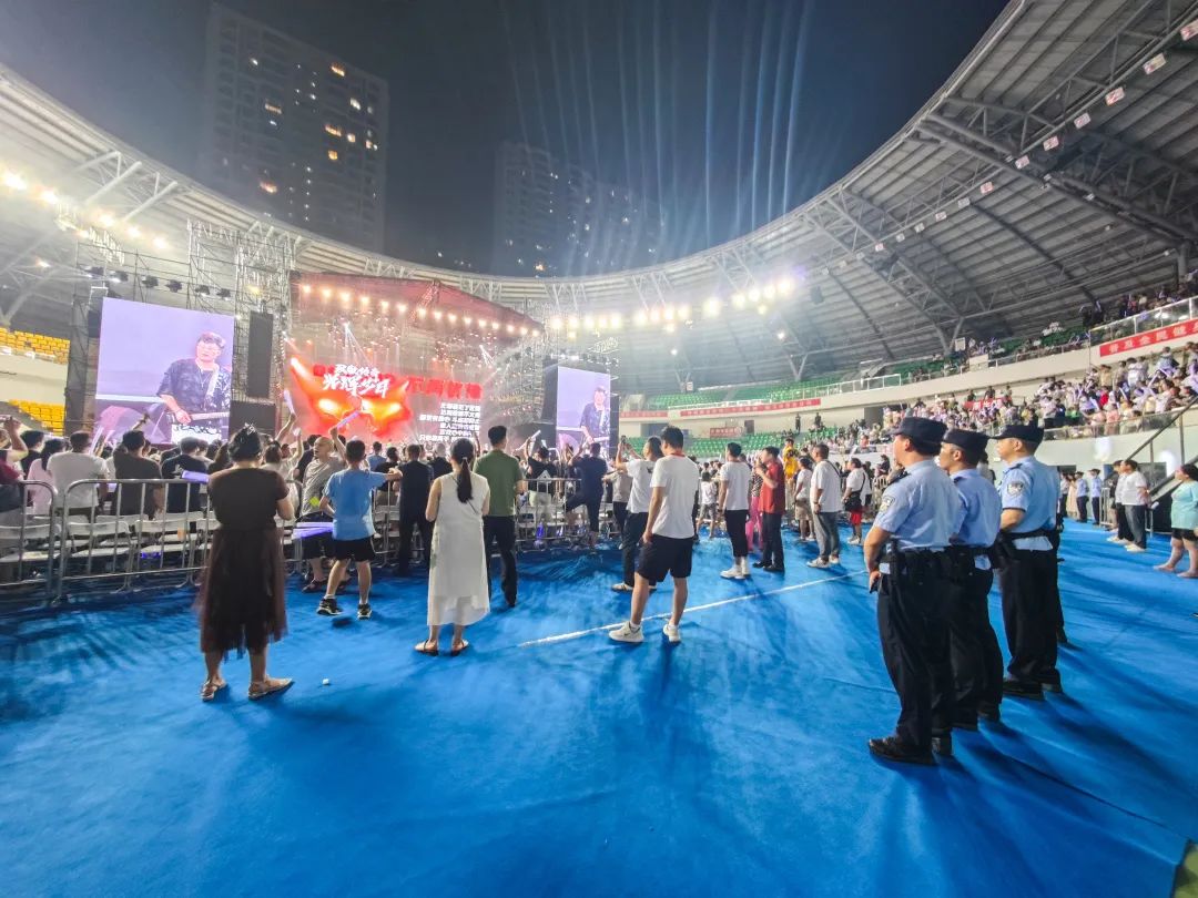 夏季行动|高新公安：警灯照夏夜藏蓝护平安