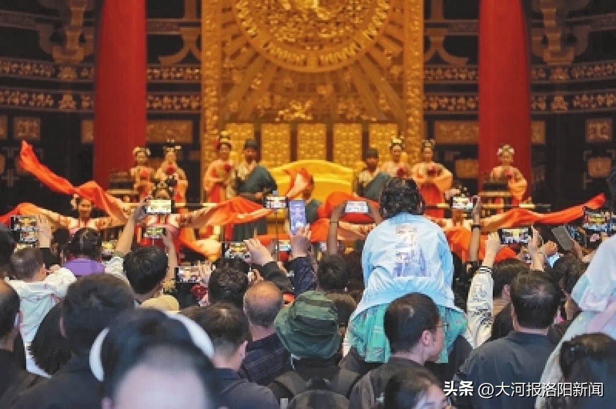 游客洛阳体验汉服多惊艳,汉服沉浸式旅游