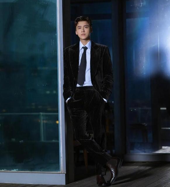 十位穿西装的男明星你最喜欢谁,穿西装很帅的一个男的