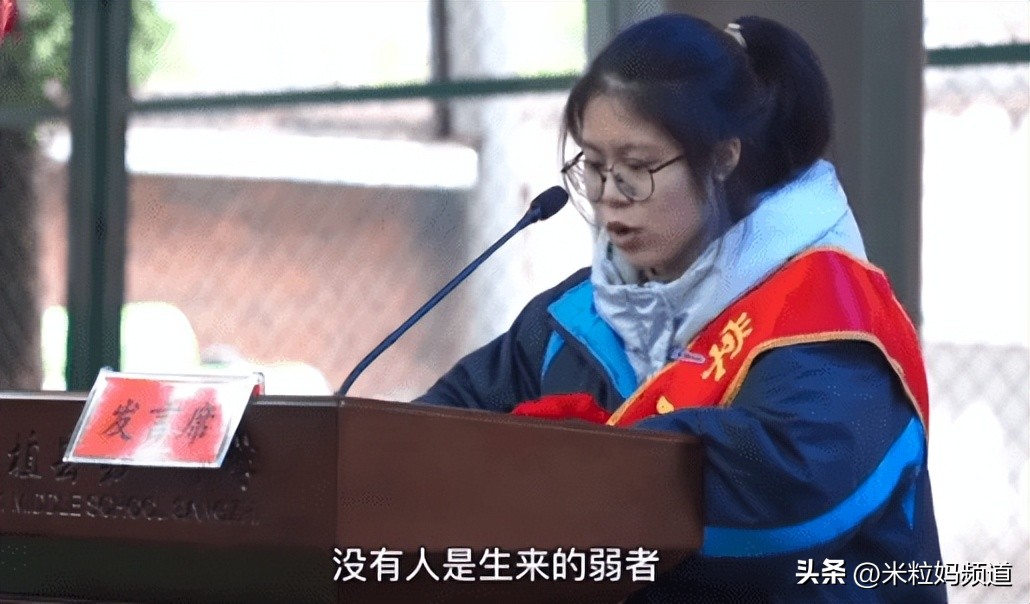 粉发女孩遭网暴后离世评论,粉发女孩遭网暴离世