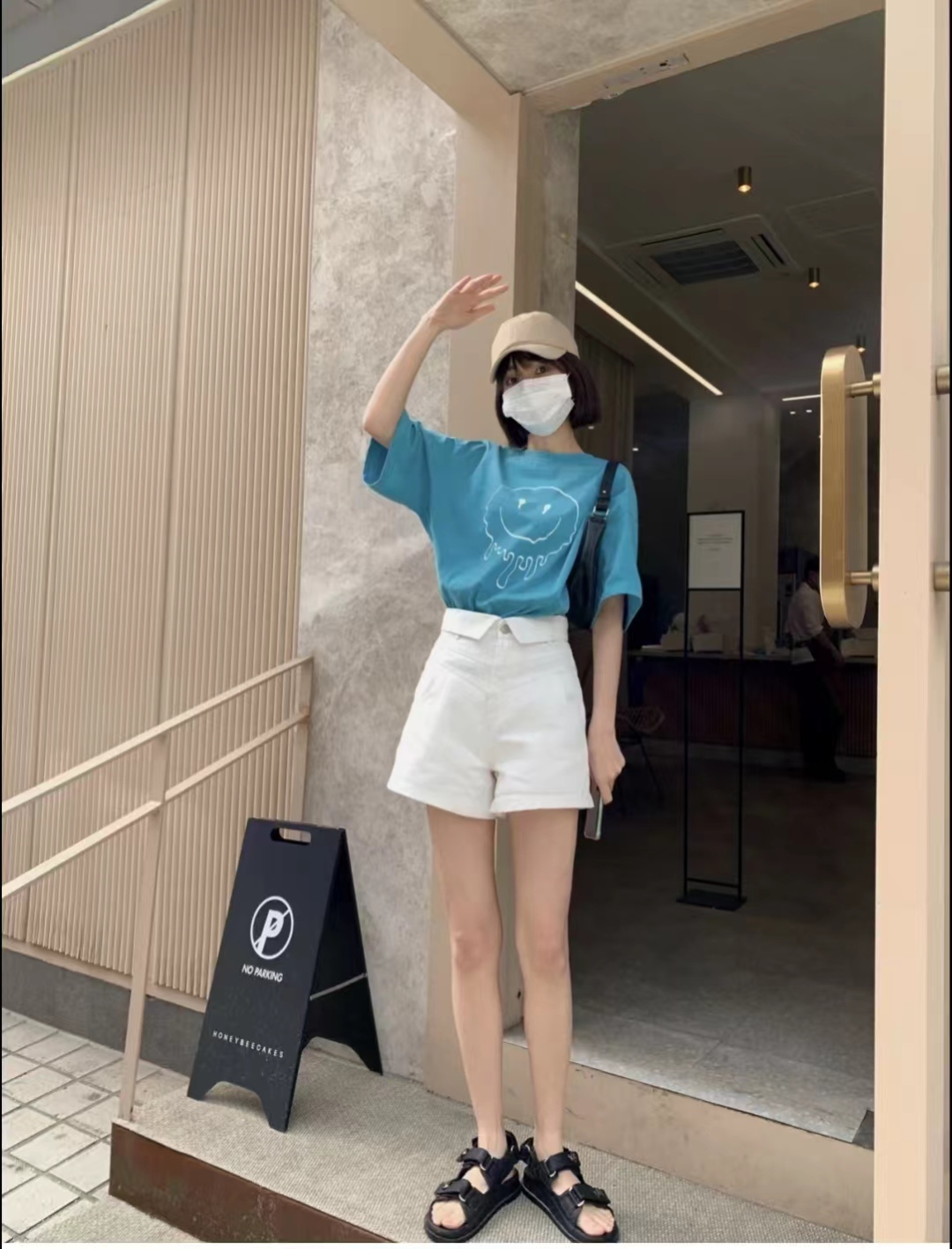 白短裤子怎么搭配衣服和鞋子图片,条纹白色短裤配什么上衣男士