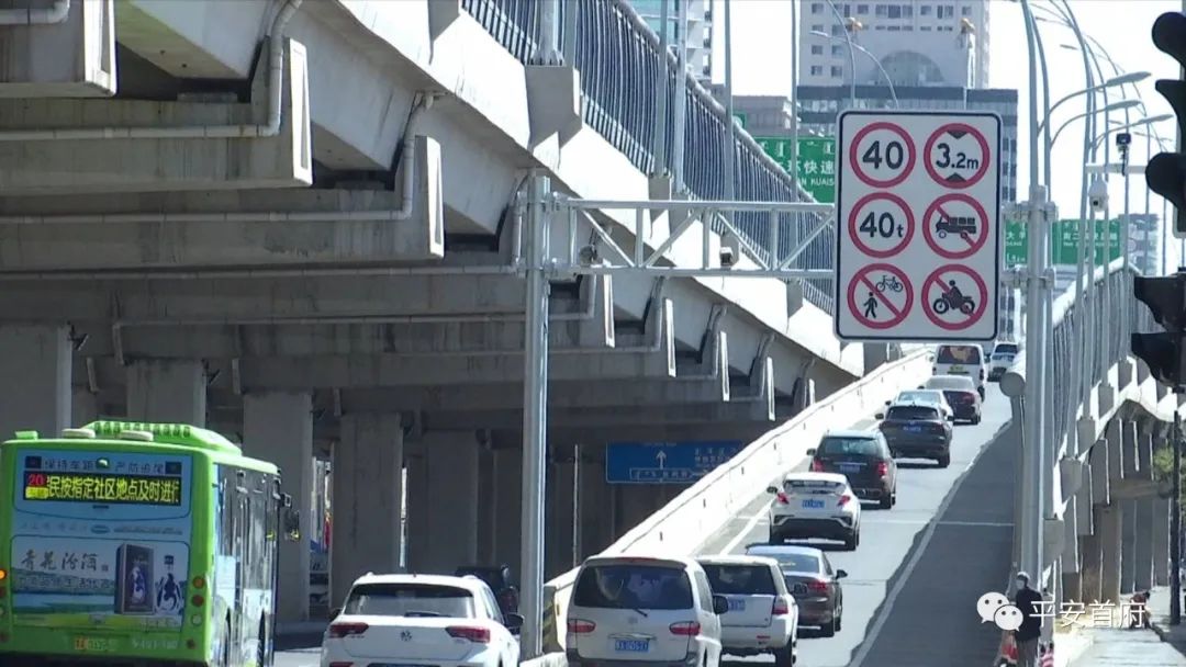 “家族式”制贩*证假**假章伪造的国家机关及企业事业单位印章三百余枚一家人全被抓