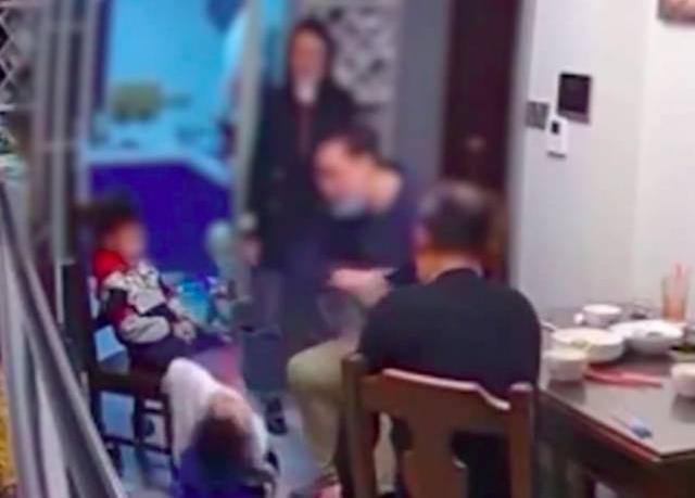 南京男子掌掴幼童被刑拘,南京掌掴男童男子最终处理结果