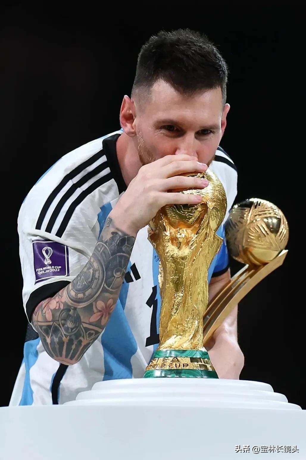 国际足联评梅西历史最佳,众球星致敬史上最佳球员梅西