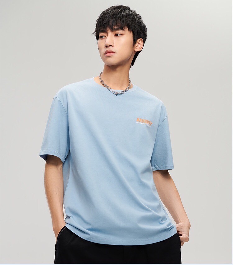 我老爸居然悄悄在海澜之家买了件带有“萌熊”图案的T恤