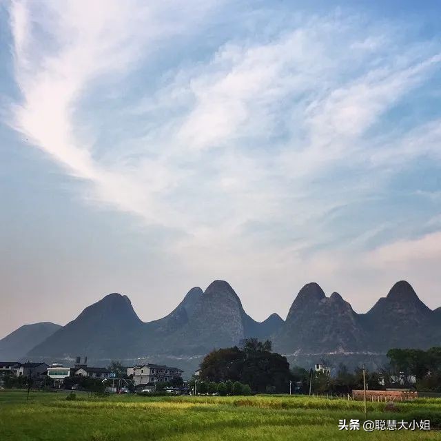 贵州兴义万峰林油菜花盛开时期,贵州兴义风景区万峰林
