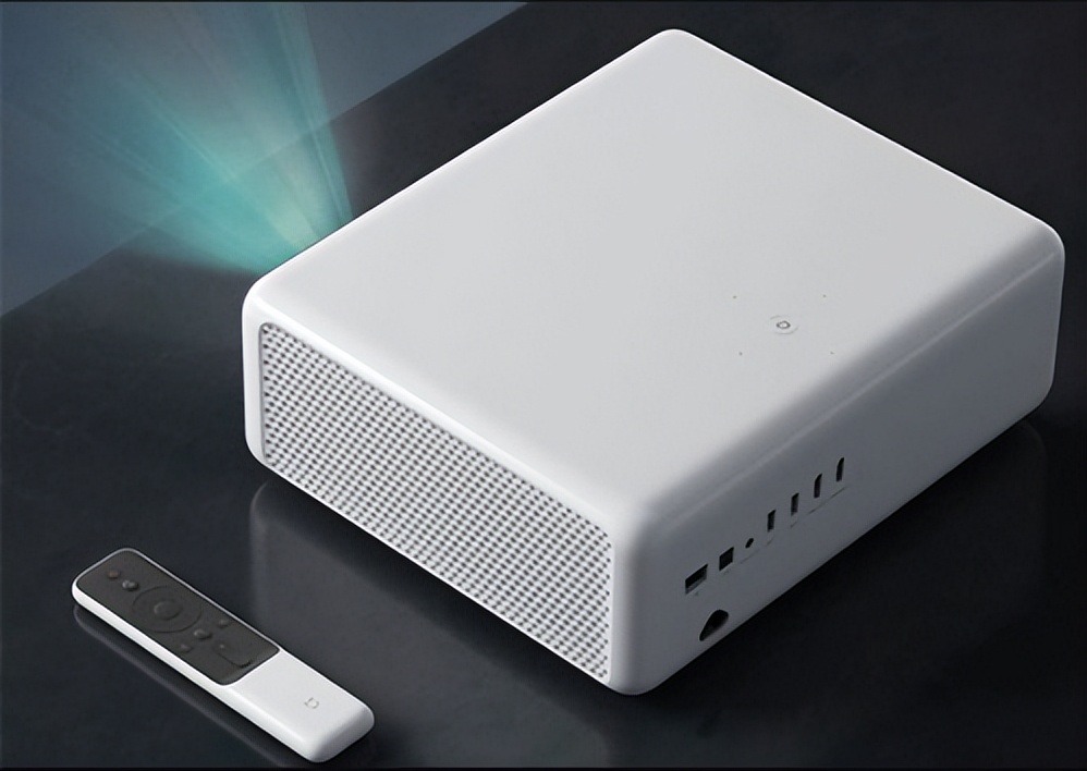 国产投影仪和日本投影仪,买投影仪要买什么样的投影仪最好