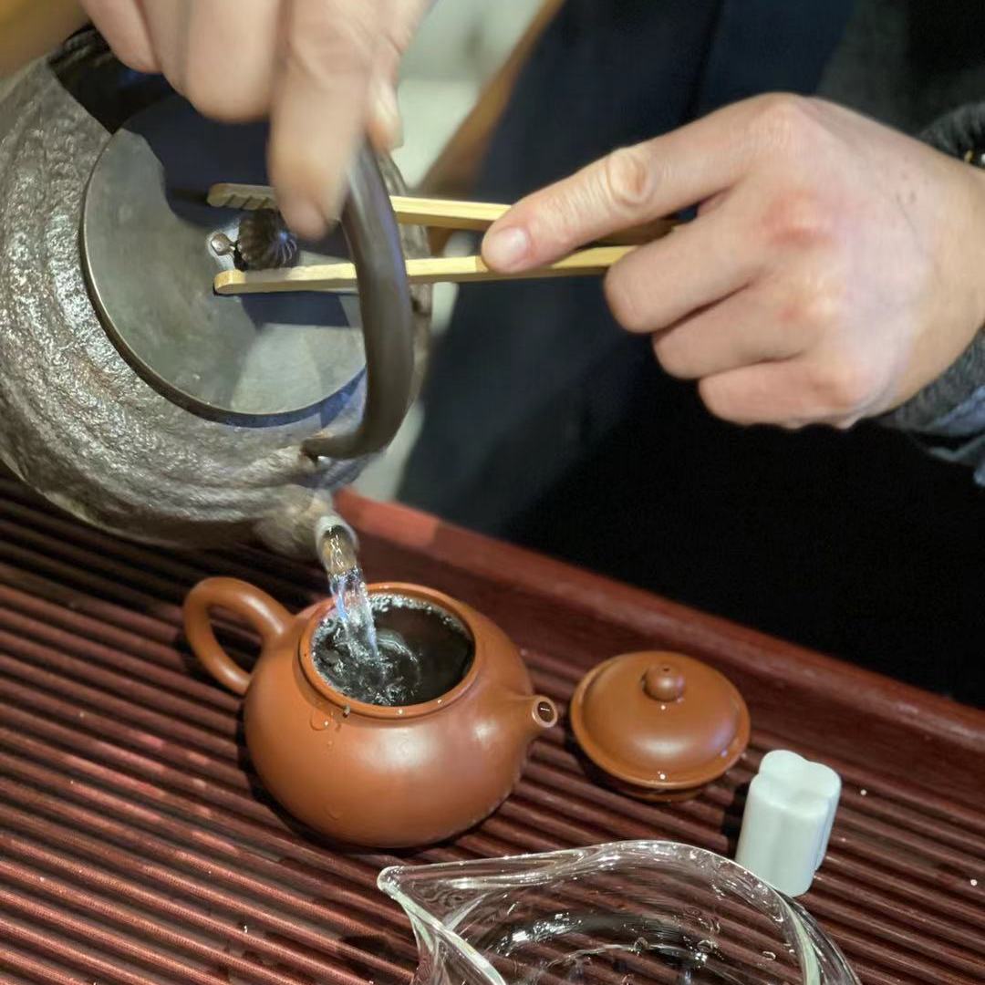 为什么普洱茶要蒸压,为什么普洱茶要压成铁饼