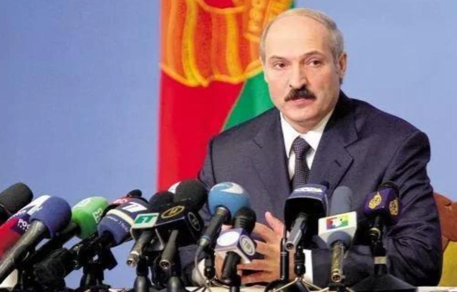 总统的糟糠之妻被分居27年，对方情人之子成第一儿子，很崇拜普京