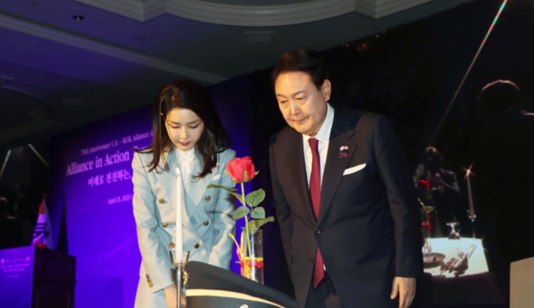 韩国第一夫人穿搭时尚,韩国第一夫人的穿衣打扮