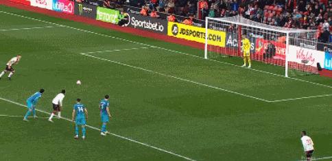 6-1!6-0!2-1!足坛疯狂1夜:多特大胜曼城横扫C罗世界波率队绝杀