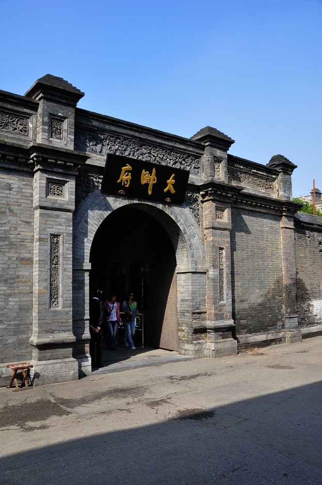 91年吕正操赴美探望张学良，张学良见他好奇问：你咋跟着周恩来了