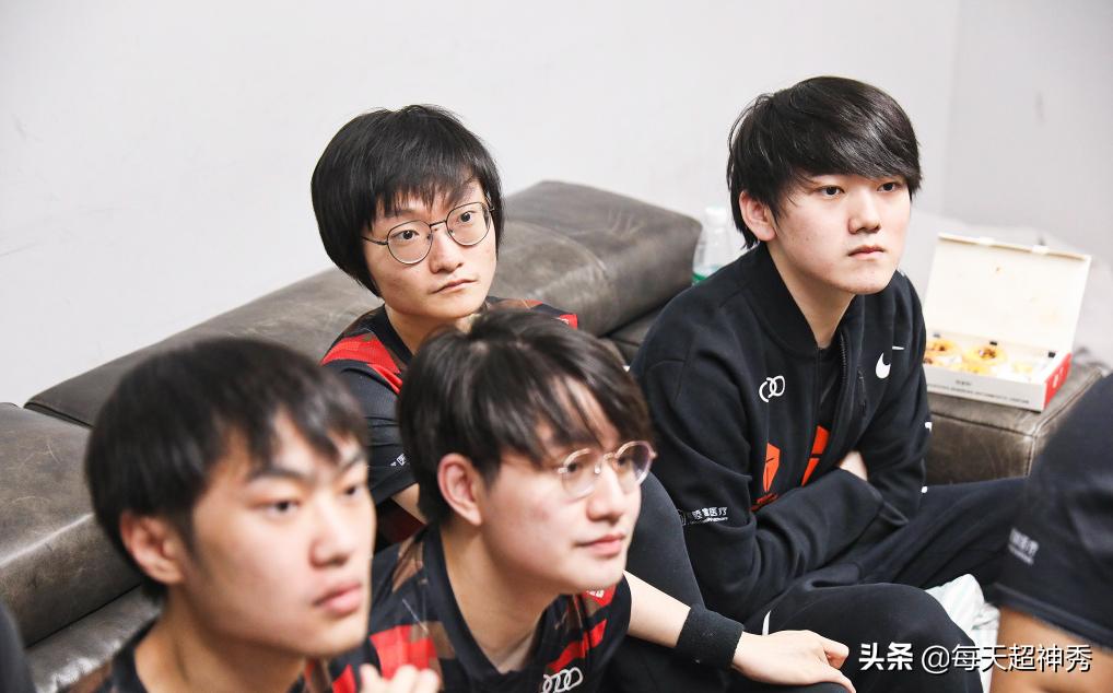 lpl小白对线theshy,lpl第一上单theshy