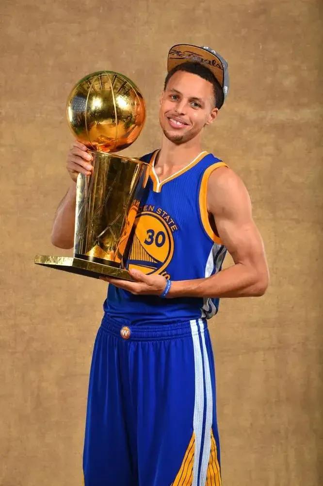 库里被低估纪录片多长,库里跌落神坛又重回巅峰的故事