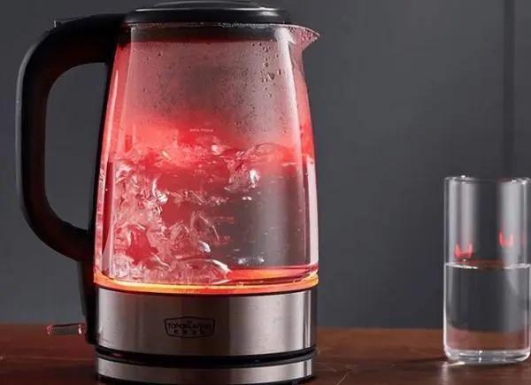 长期喝“电热水壶”烧的水，对身体有影响吗？专家：别不放心上