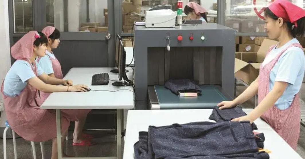 法律浅谈:以学生军训服透光为例,分析劣质产品的法律责任