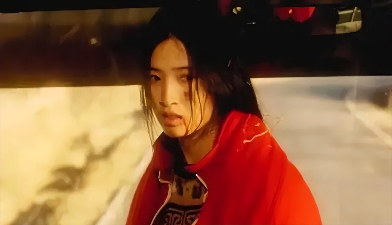 他坠楼了,留下一个「热搜笑话」