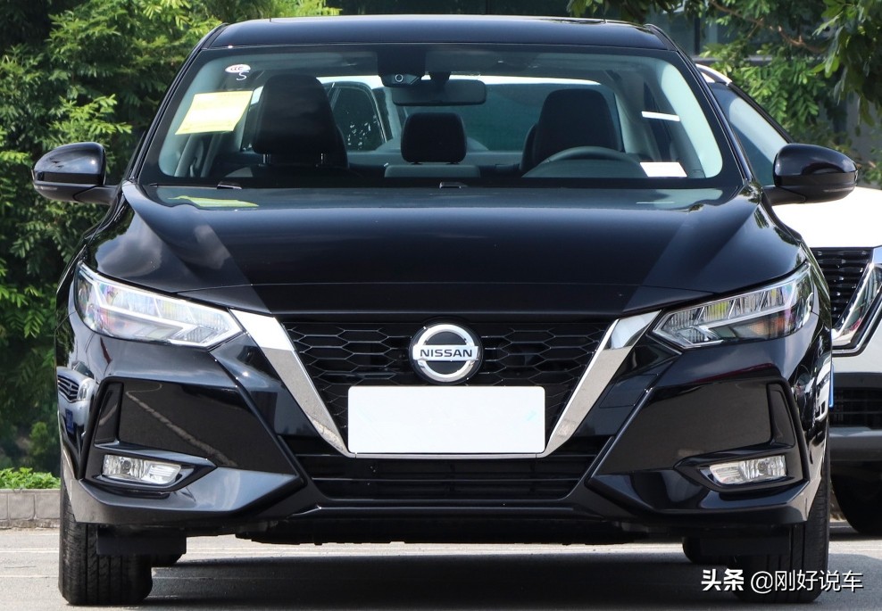 标致408空间大还是轩逸空间大,花同样的钱你会选哪个