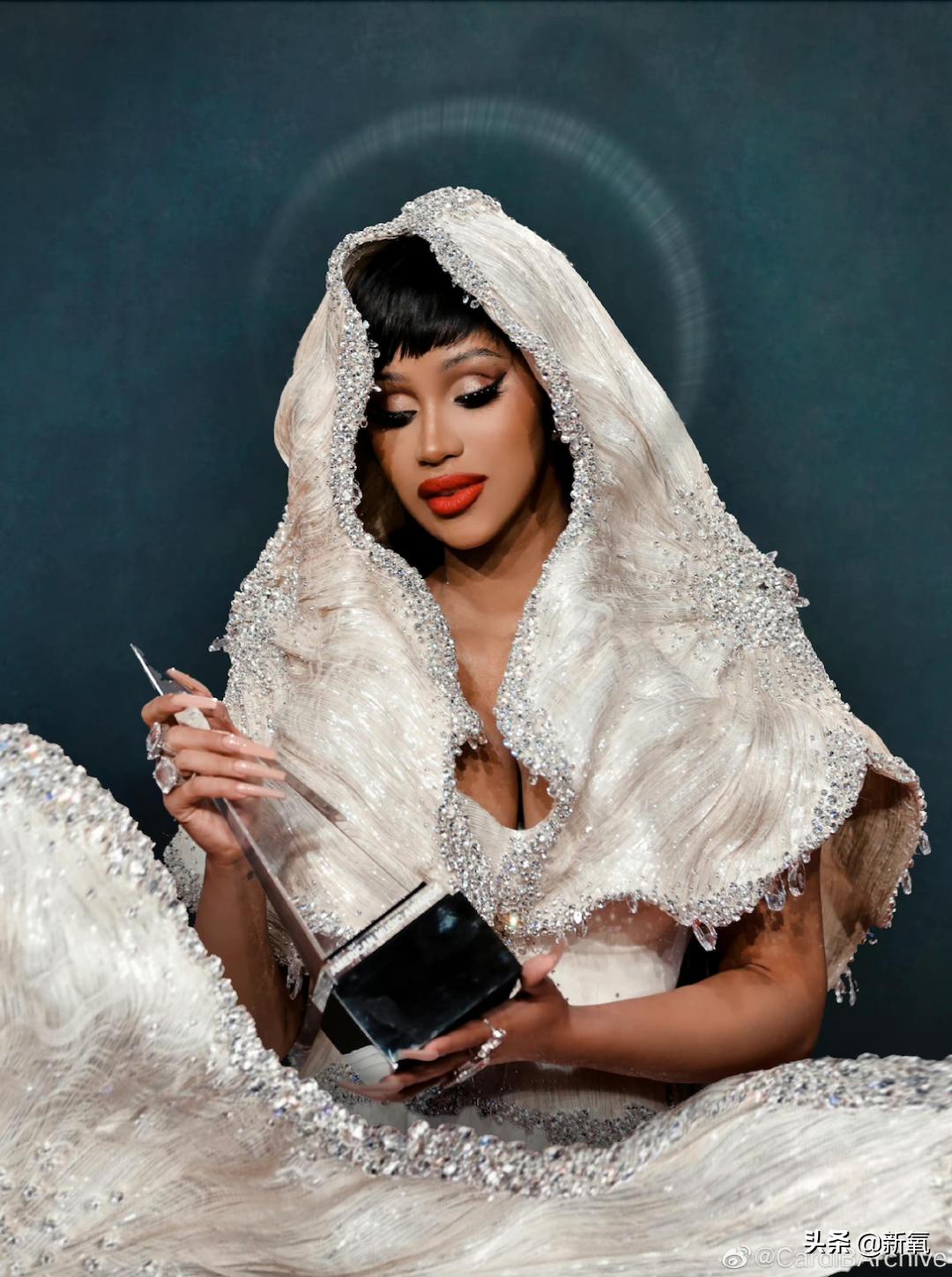 好拽！从贫民窟到顶奢代言人，骂卡戴珊是学人精…