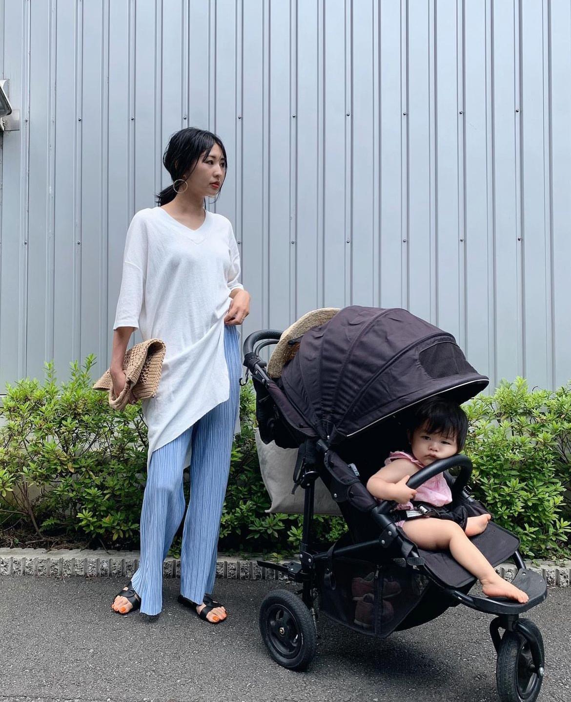 辣妈清爽的穿搭气质优雅美丽迷人,慵懒风妈妈装穿搭