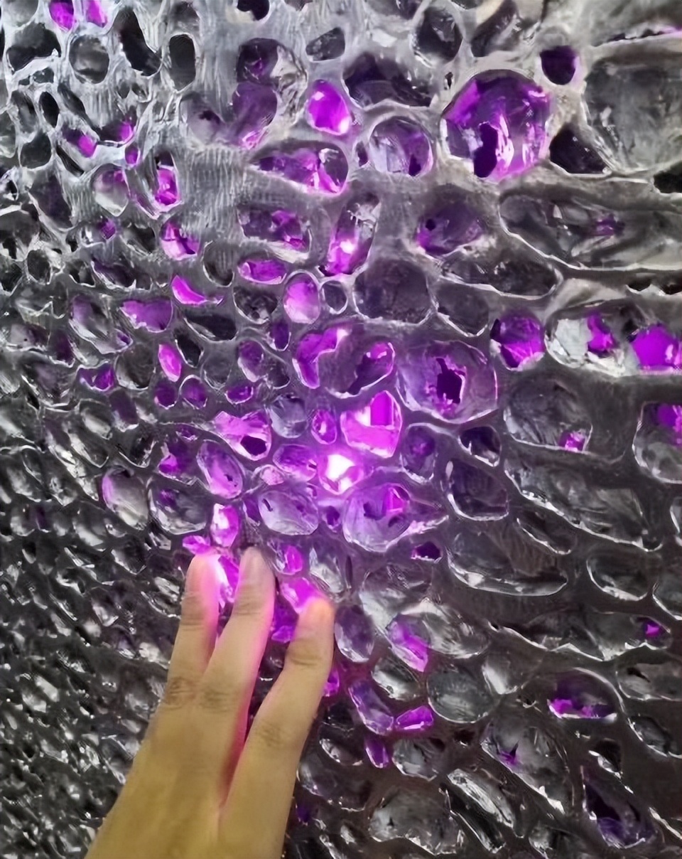 泡沫铝夜间效果图片,泡沫铝透光效果图