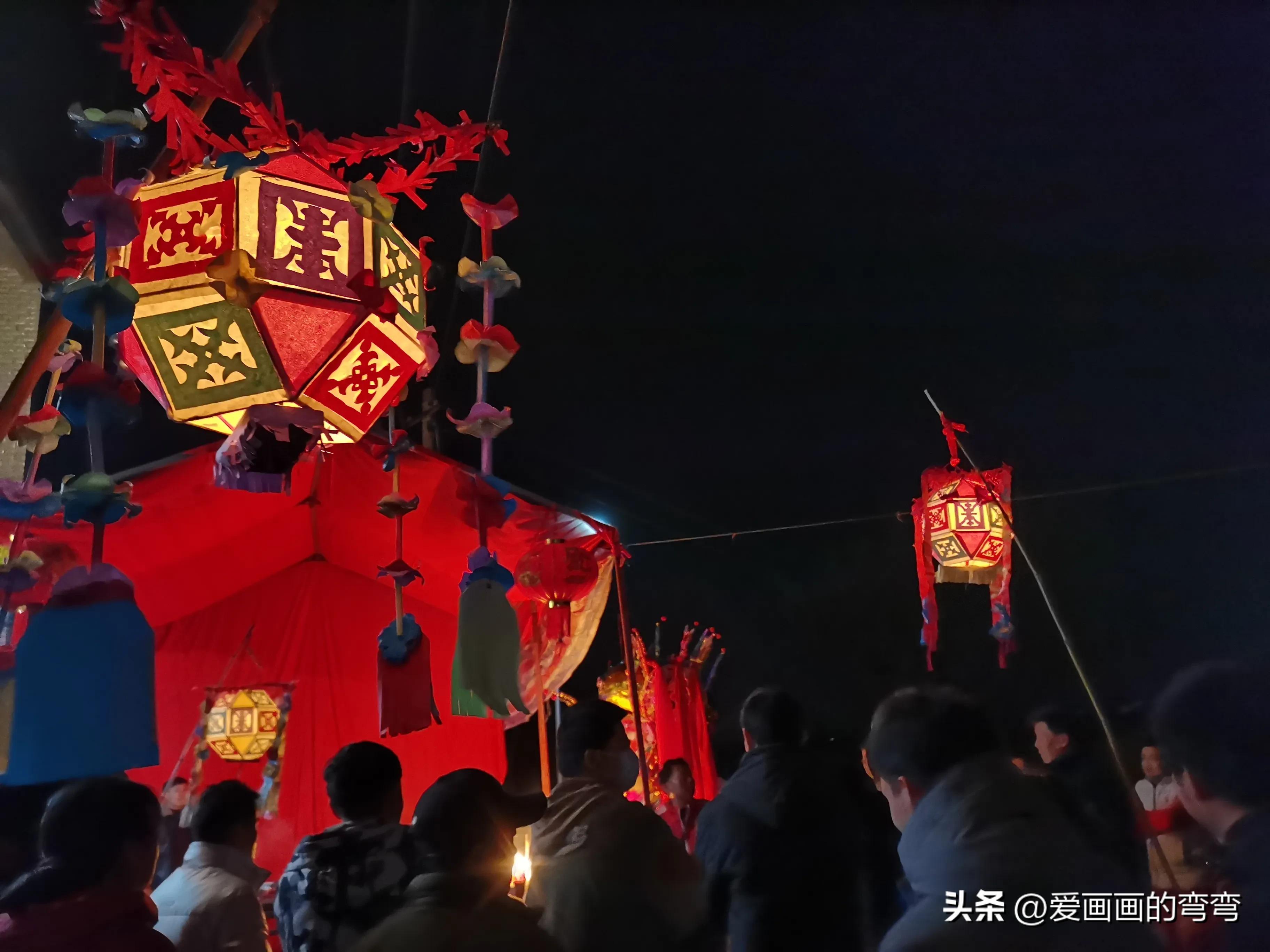 闹元宵玩龙灯,正月十五传统玩龙灯闹元宵