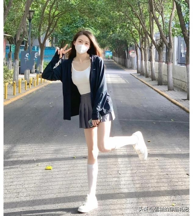 防晒衫吊带背心短裙三件套,今年最洋气的防晒衫搭裙子