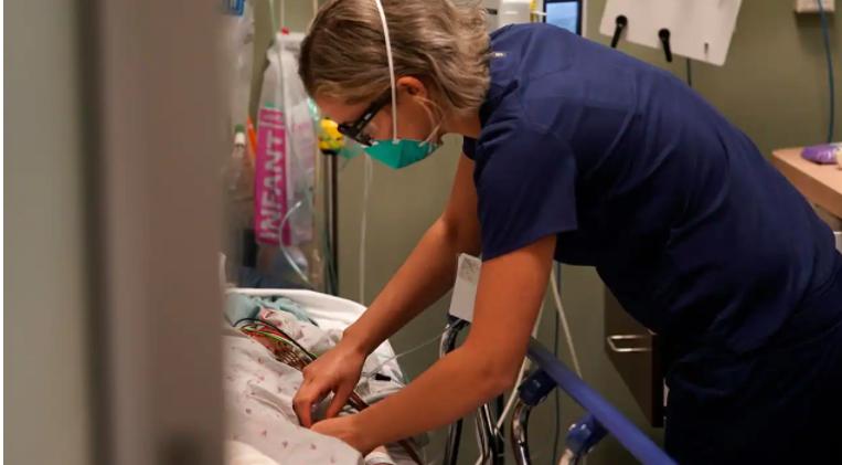 加拿大婴儿高烧多少度,加拿大疫情小孩发烧