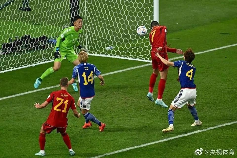 日本2比1逆转西班牙携手出线,韩国2-1逆转澳大利亚