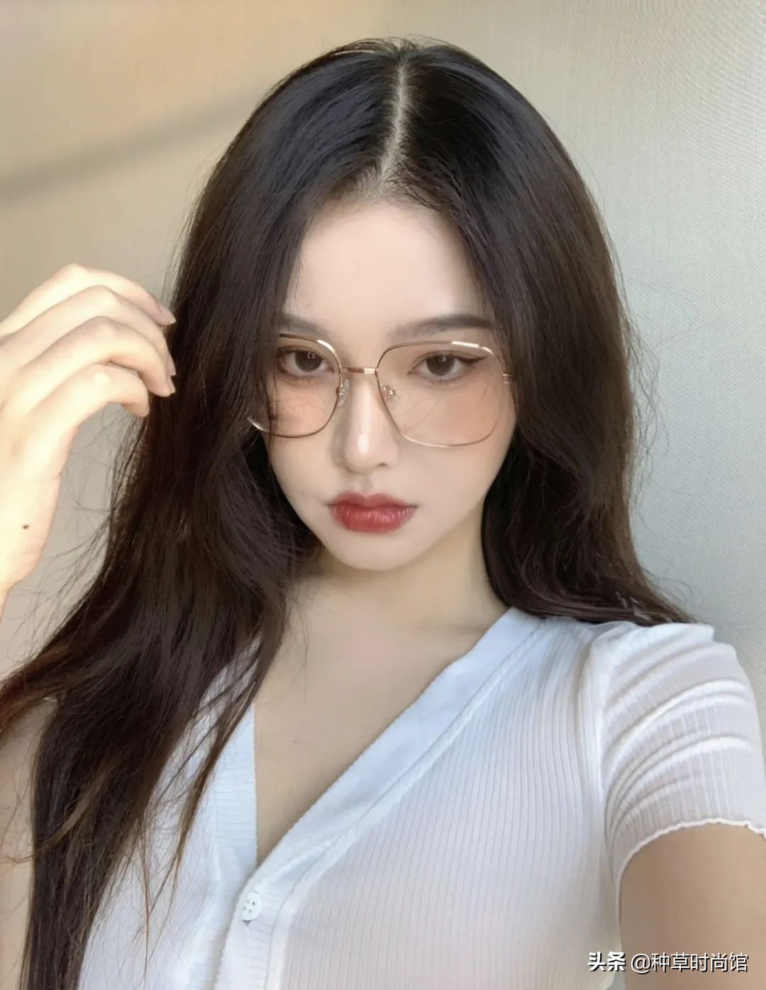 女孩问戴眼镜和不戴眼镜有啥区别,戴眼镜和不戴眼镜女生对比图