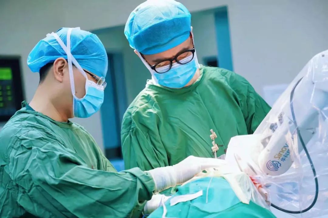 机器人手术能治疗帕金森病吗,帕金森病机器人手术