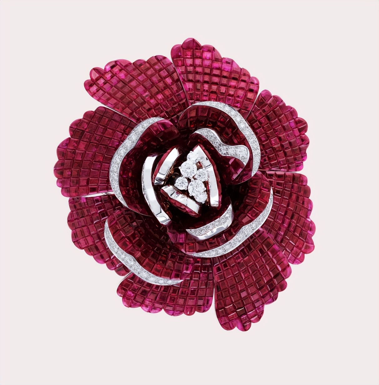 见证你投资眼光的时候到啦!王室最爱,拍卖必争的“宝石之王”你入手了吗?