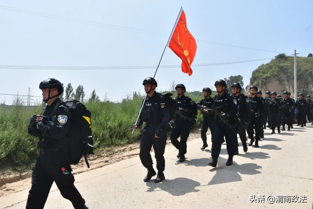 坚持政治建警打造五型警队,多措并举打造义警队