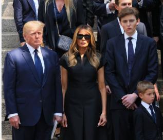 特朗普全家出席前妻的葬礼，梅拉尼娅戴着墨镜，伊万卡表情伤感