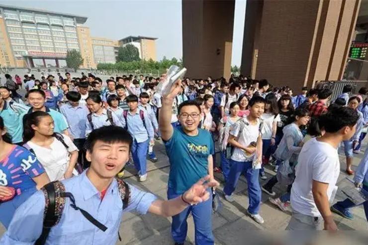 河北新高考滑档和退档的意思,高考填报志愿技巧避免滑档退档