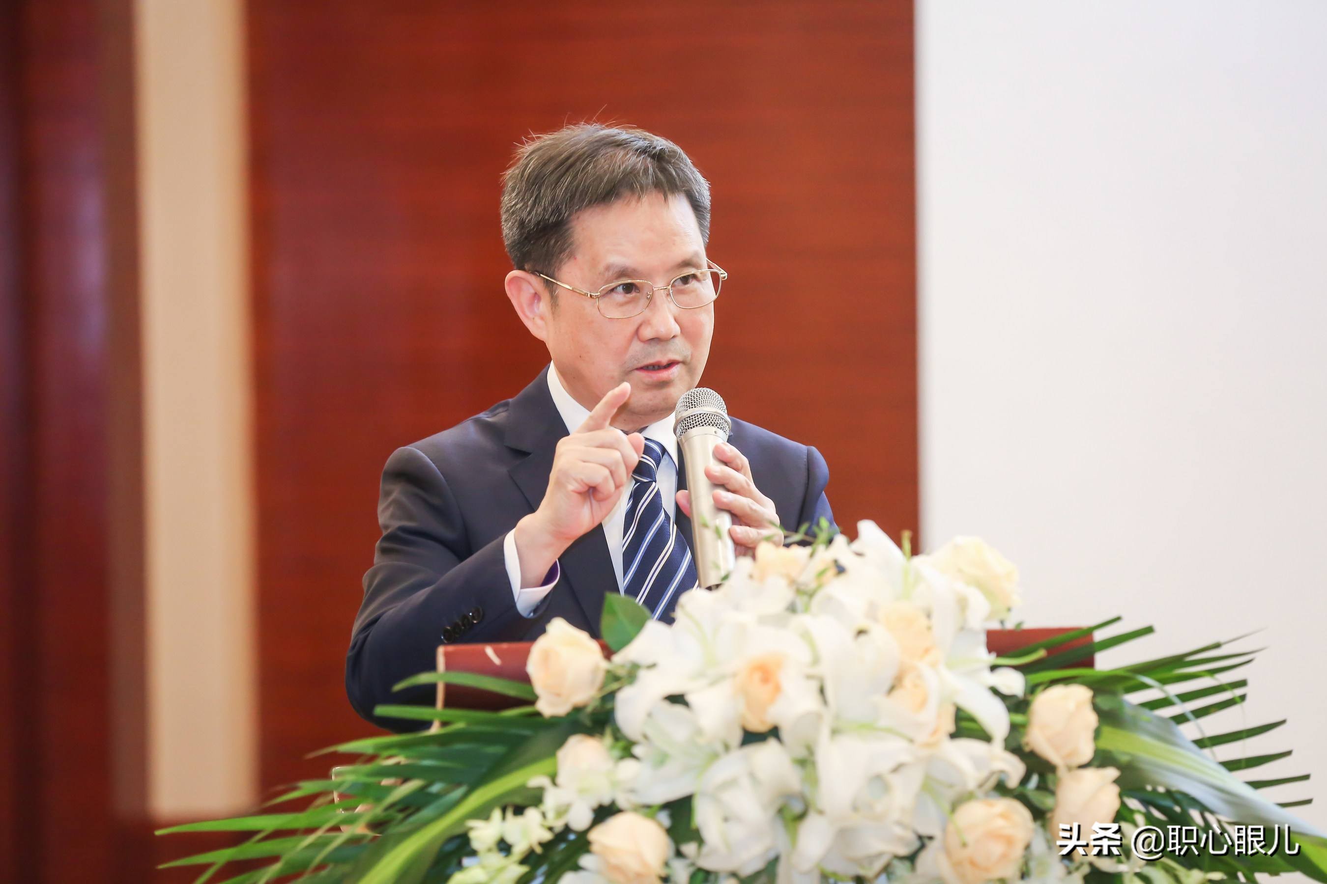 广西大叔，46岁卖房创业，称“不发国难财”，疫情期半年赚1000亿