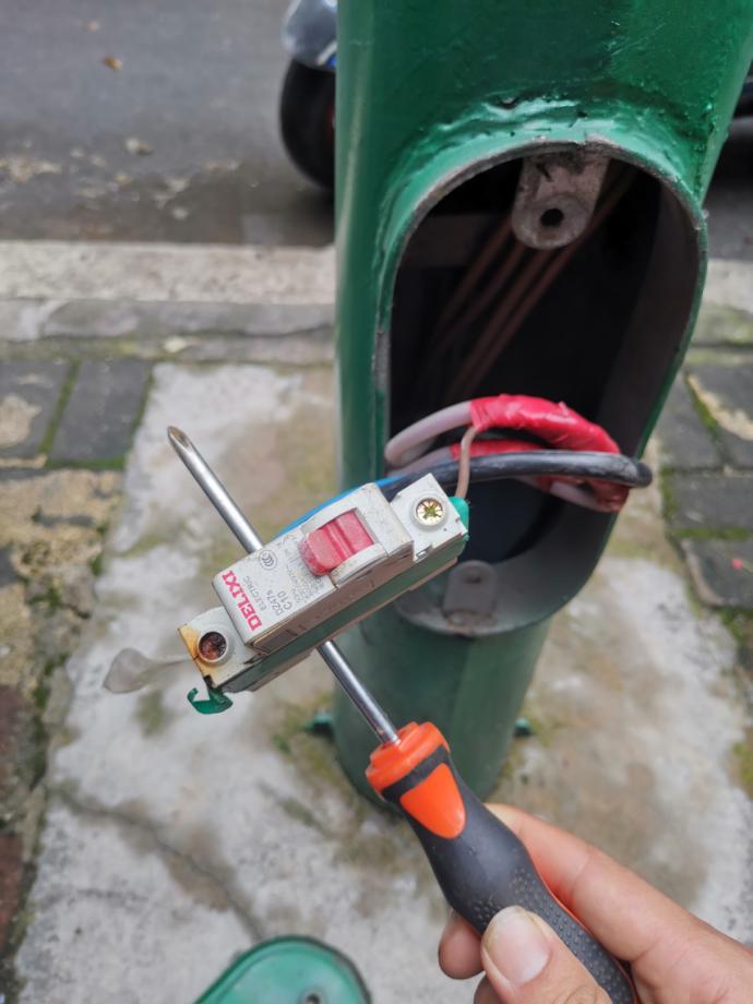 路灯主电缆和路灯配线接线图,路灯引线与电缆接头