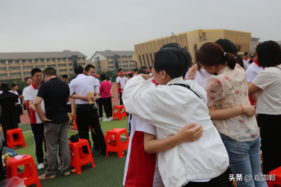 以爱之名育心成长主题活动,成人礼仪式学校举办