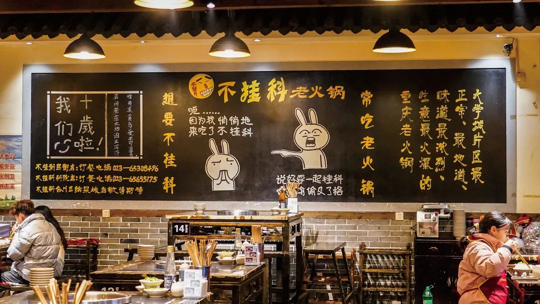 本地美食推荐网红餐厅春节 (春节不打烊网红餐厅)